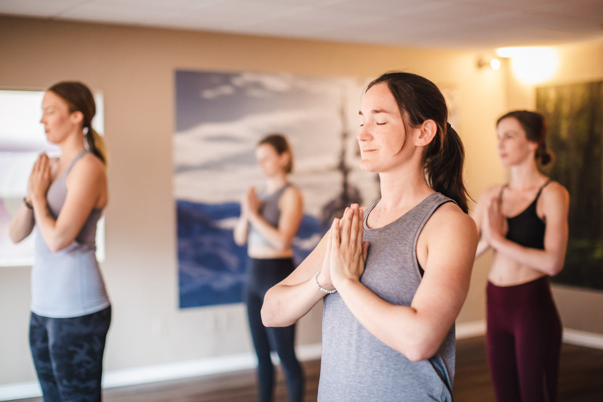 WE Benefits tiles_Yogacara Skier riding down mountain on a sunny day blue skies and fresh powder kicking up behind